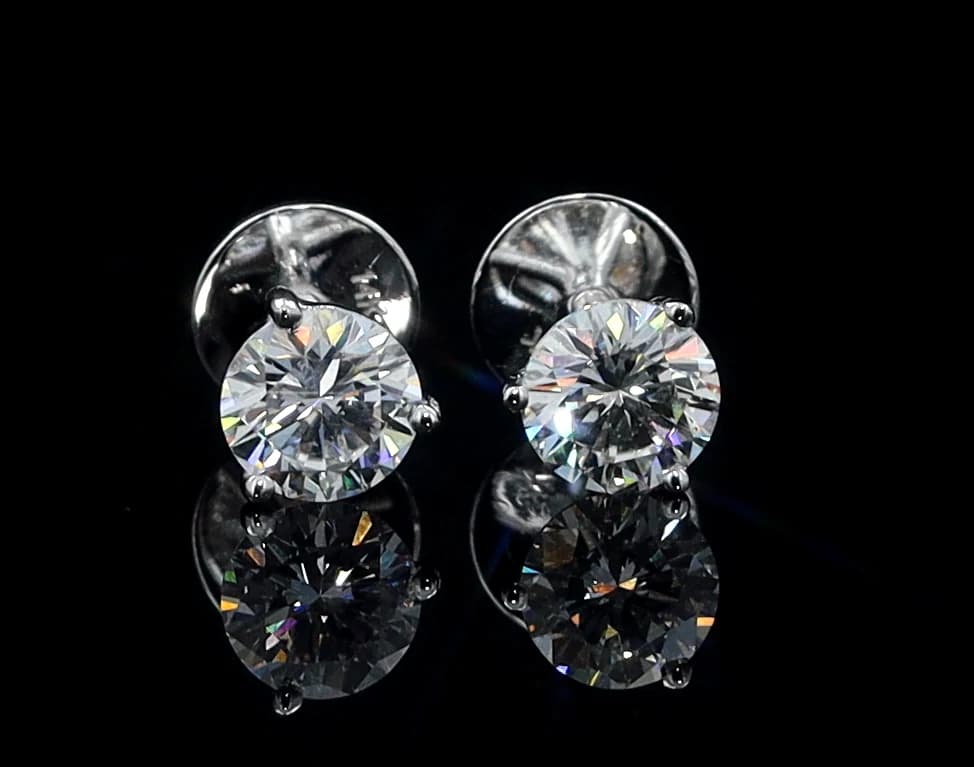 Stud Earrings 4.03CT
